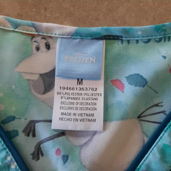 Disney Scrubs Blue Teal Scrub Top Size Med Frozen Olaf Unicorn Winter V Neck - Picture 5 of 9